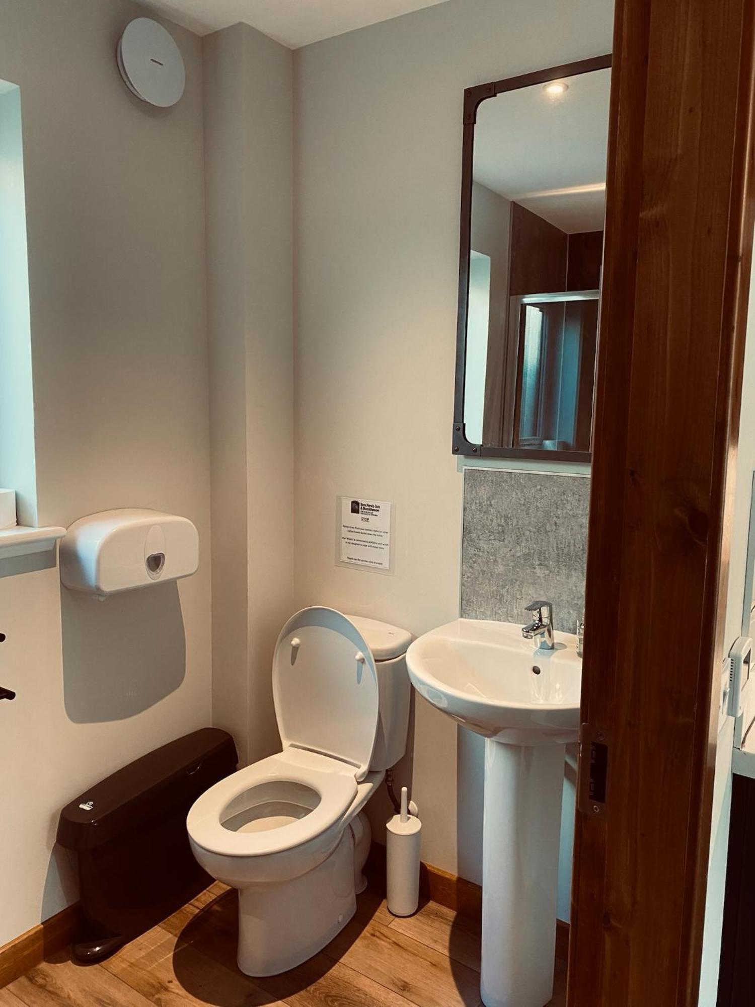 Ben Nevis Inn Rooms Fort William Esterno foto